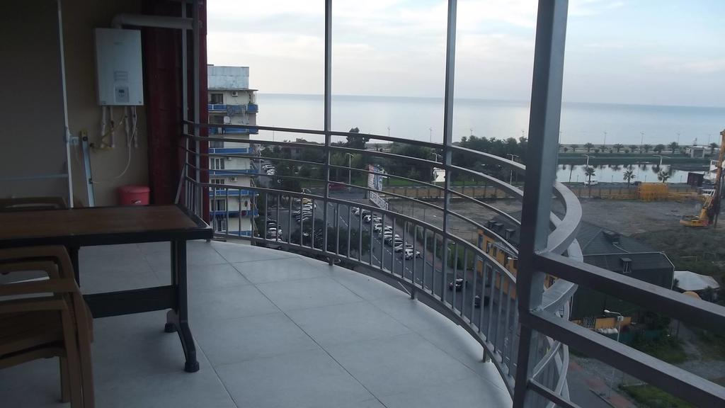 Big Flat In Batumi Apartamento Exterior foto